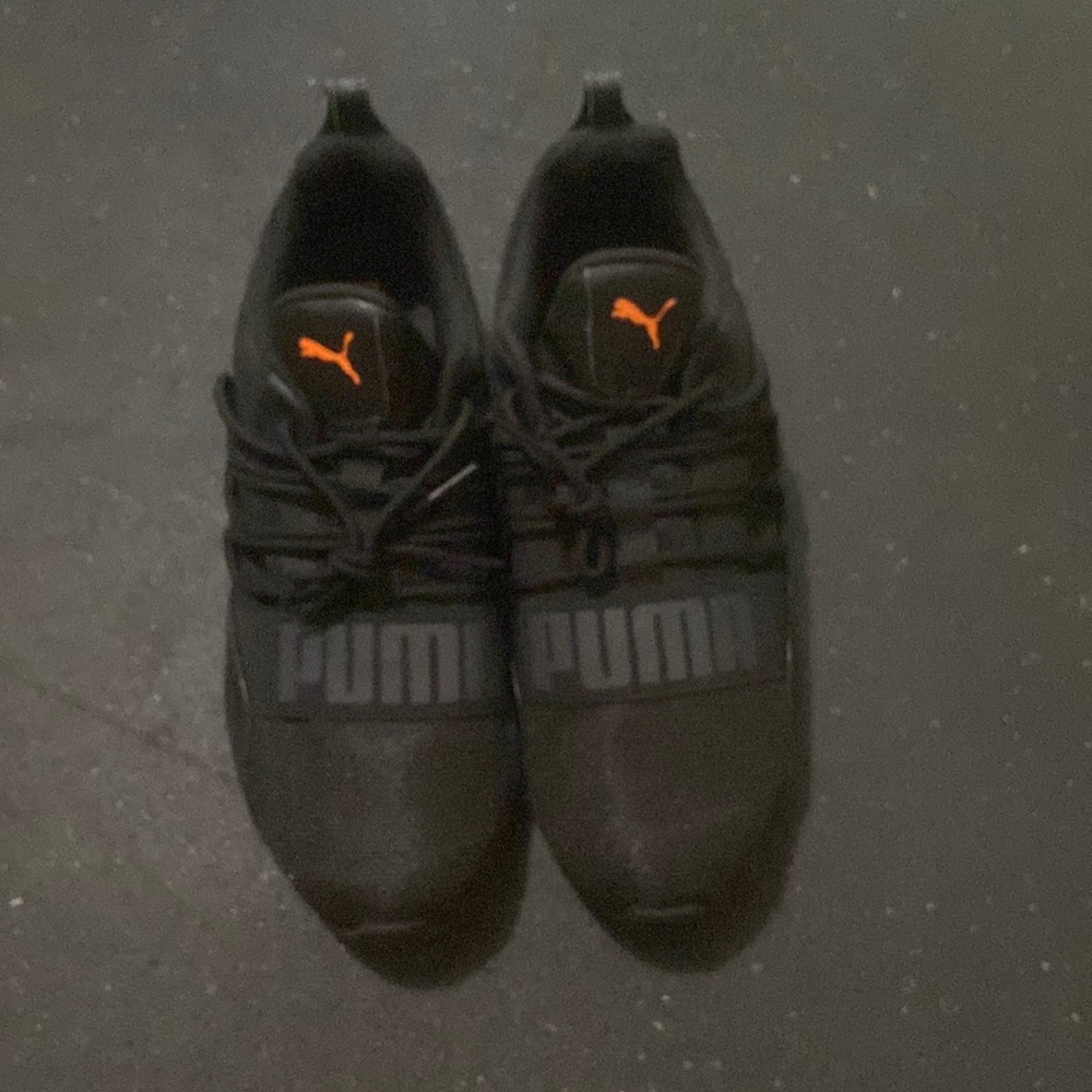 Mens black puma tennis shoes